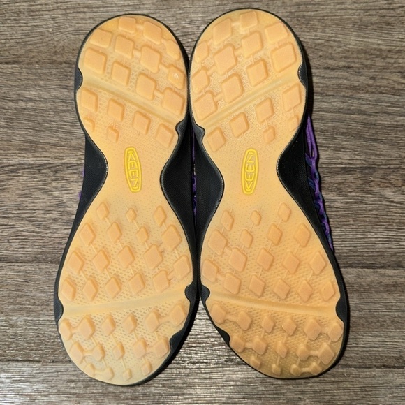 KEEN Uneek SNK Bungee Sneakers - Picture 8 of 8